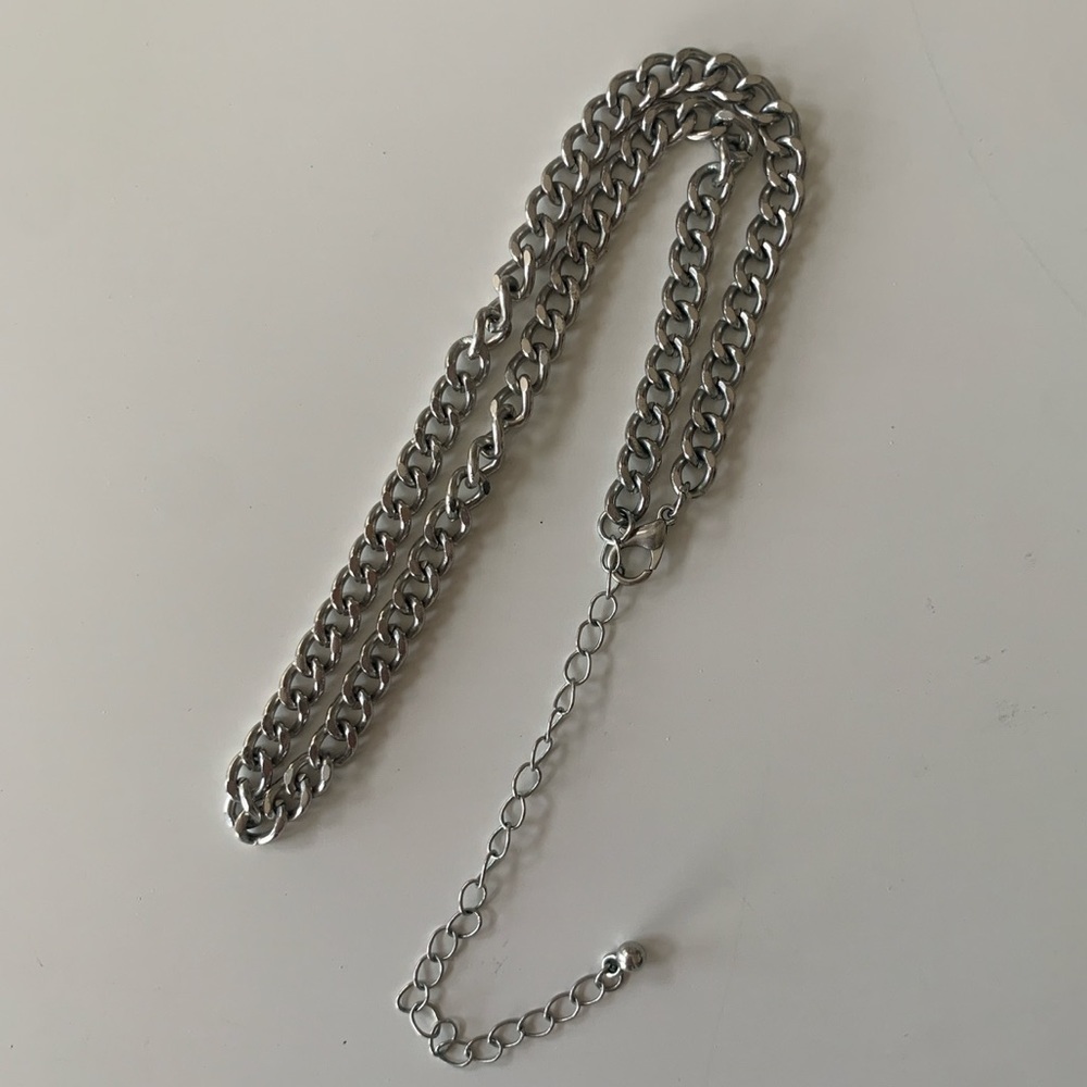 SILVER NECKLACES AND RING - Picture 4 of 5